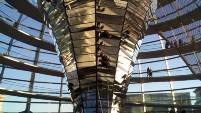 Dans la coupole du Reichstag